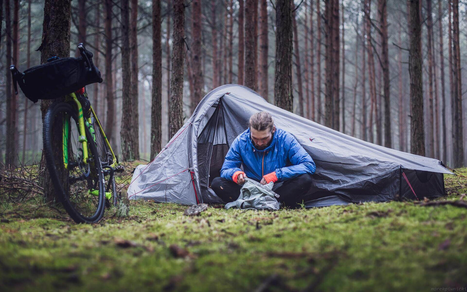 Die beste Flasche für deinen Bikepacking-Trip - eine leichte Wahl!