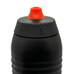 Schwarze Keego Trinkflasche mit Easy Clean Noppe aus reinem Silikon mars red